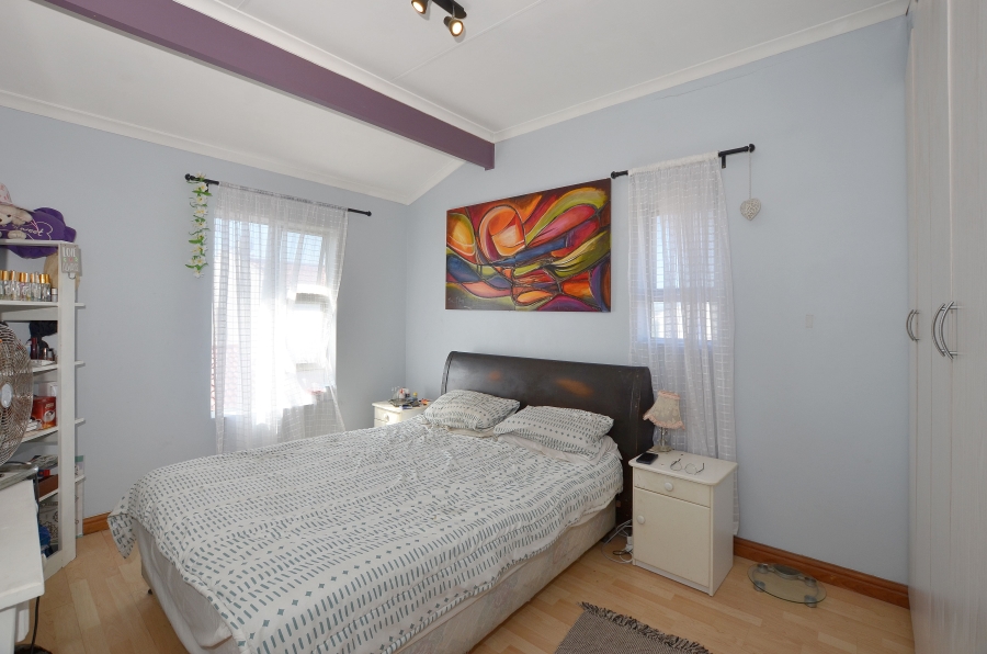 2 Bedroom Property for Sale in Oakglen Western Cape